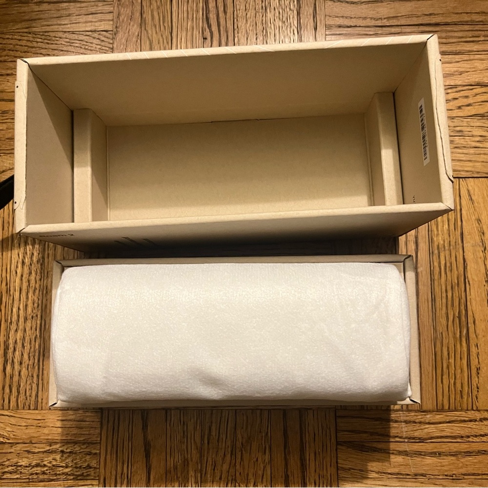 (NEW) White Sonos Roam 2 - Portable Waterproof Bluetooth Speaker (company logo) - Picture 4 of 5